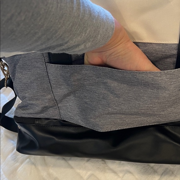 Lovevook Black, Gray and White Weekender Travel Bag - Picture 8 of 10